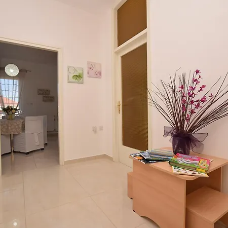 Apartment Safi