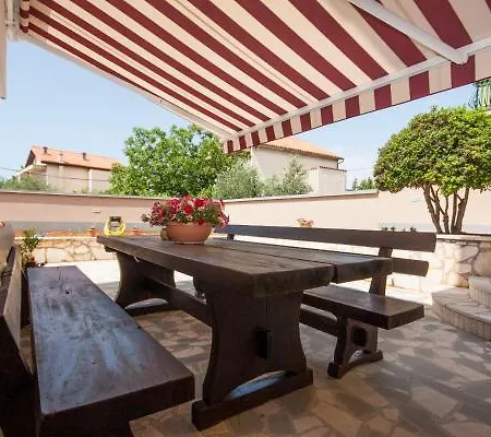 Apartment Safi