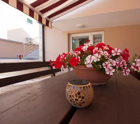 Apartment Safi *